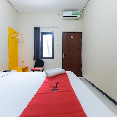 Reddoorz At Osuko Residence Sukomanunggal Jaya Surabaya Exterior foto