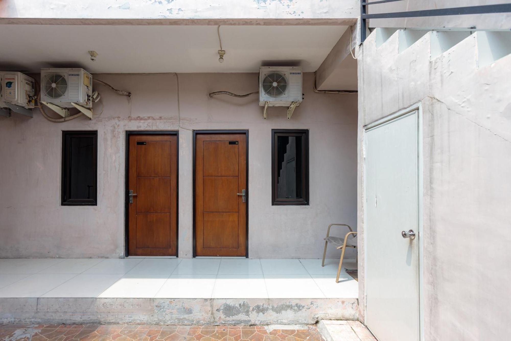 Reddoorz At Osuko Residence Sukomanunggal Jaya Surabaya Exterior foto