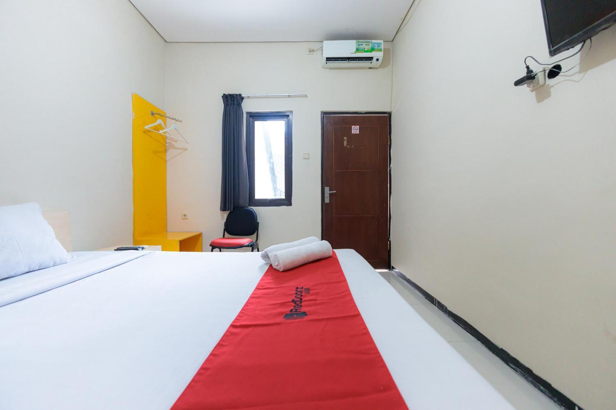 Reddoorz At Osuko Residence Sukomanunggal Jaya Surabaya Exterior foto