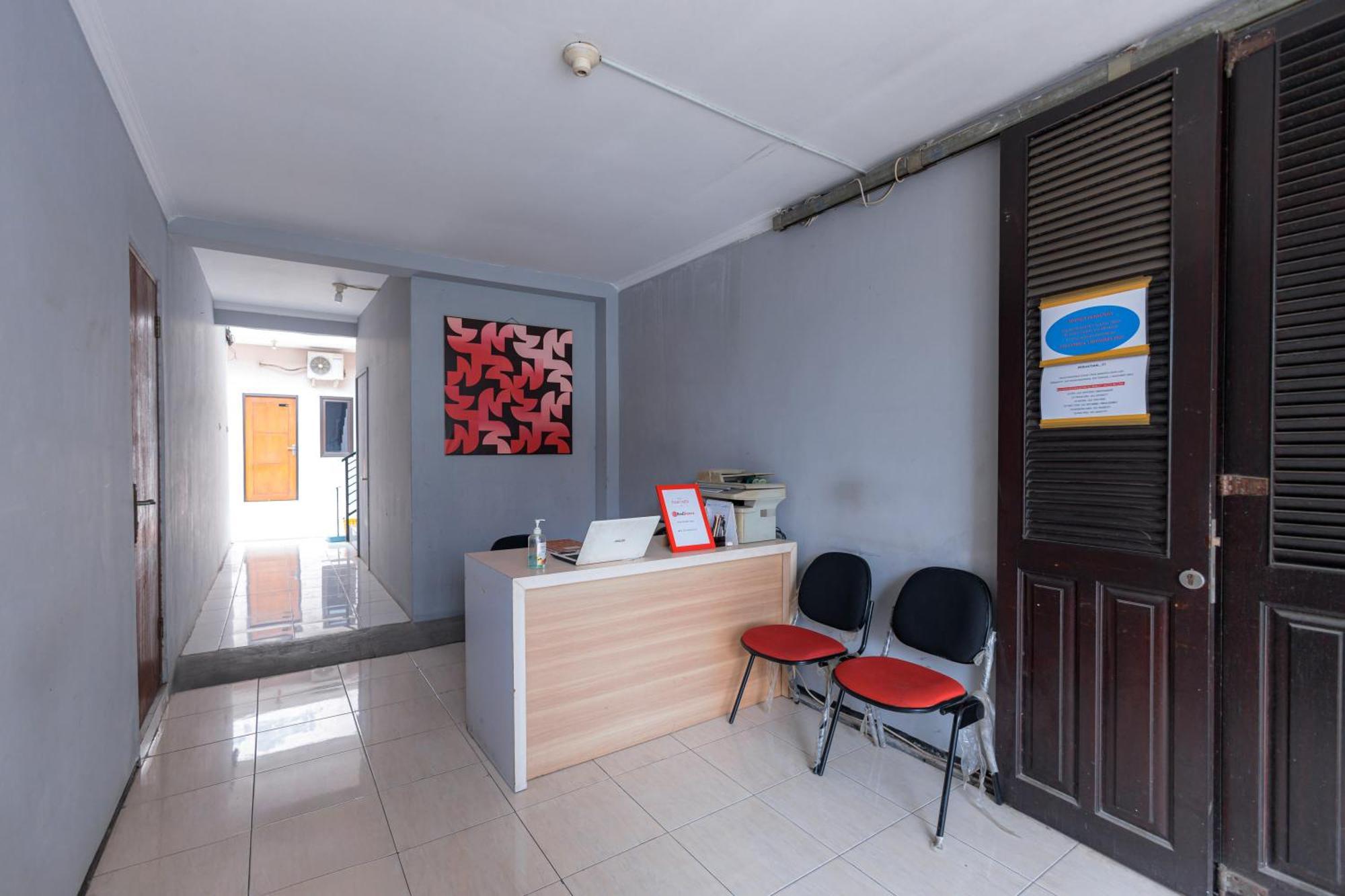 Reddoorz At Osuko Residence Sukomanunggal Jaya Surabaya Exterior foto