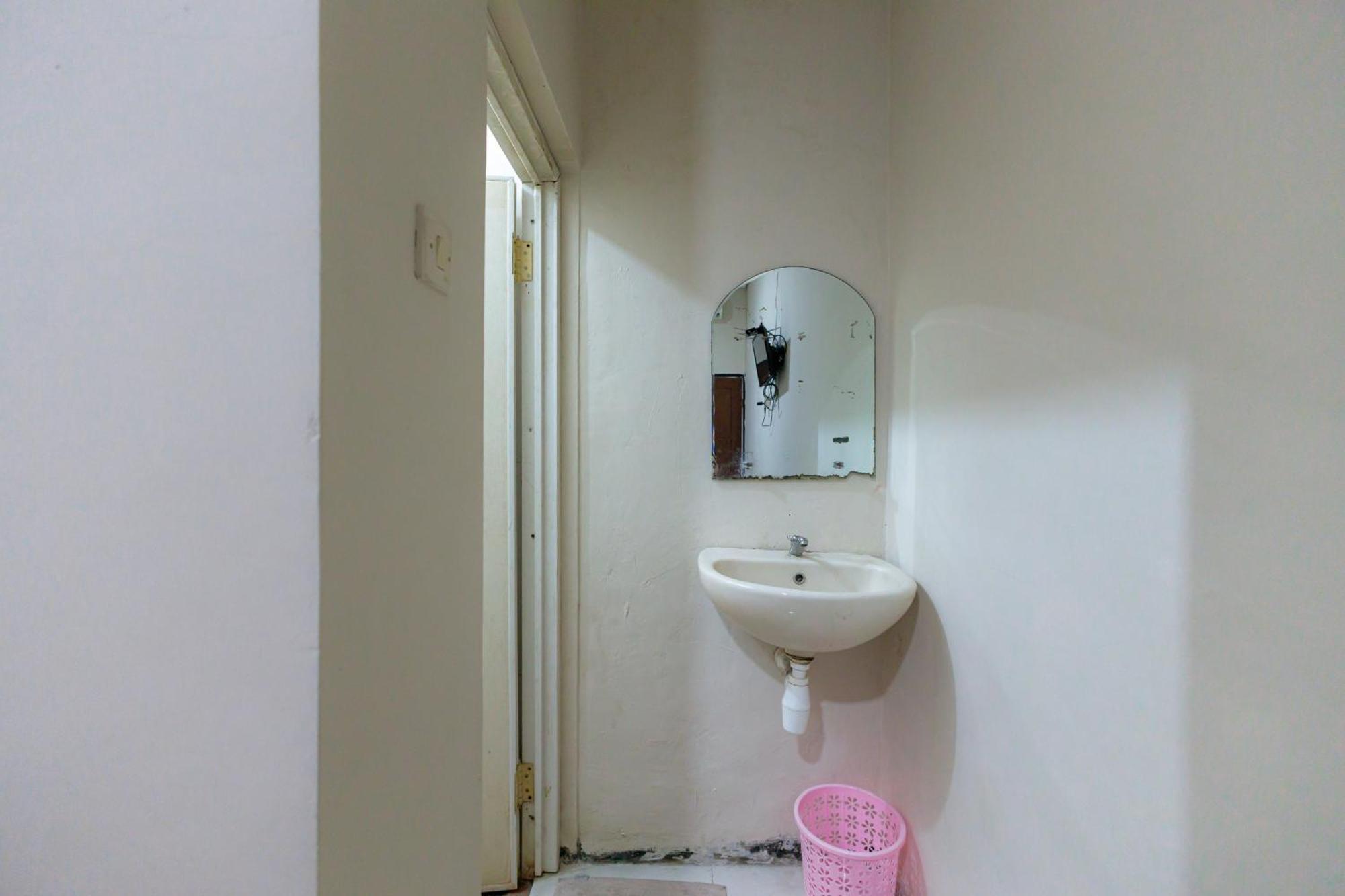 Reddoorz At Osuko Residence Sukomanunggal Jaya Surabaya Exterior foto