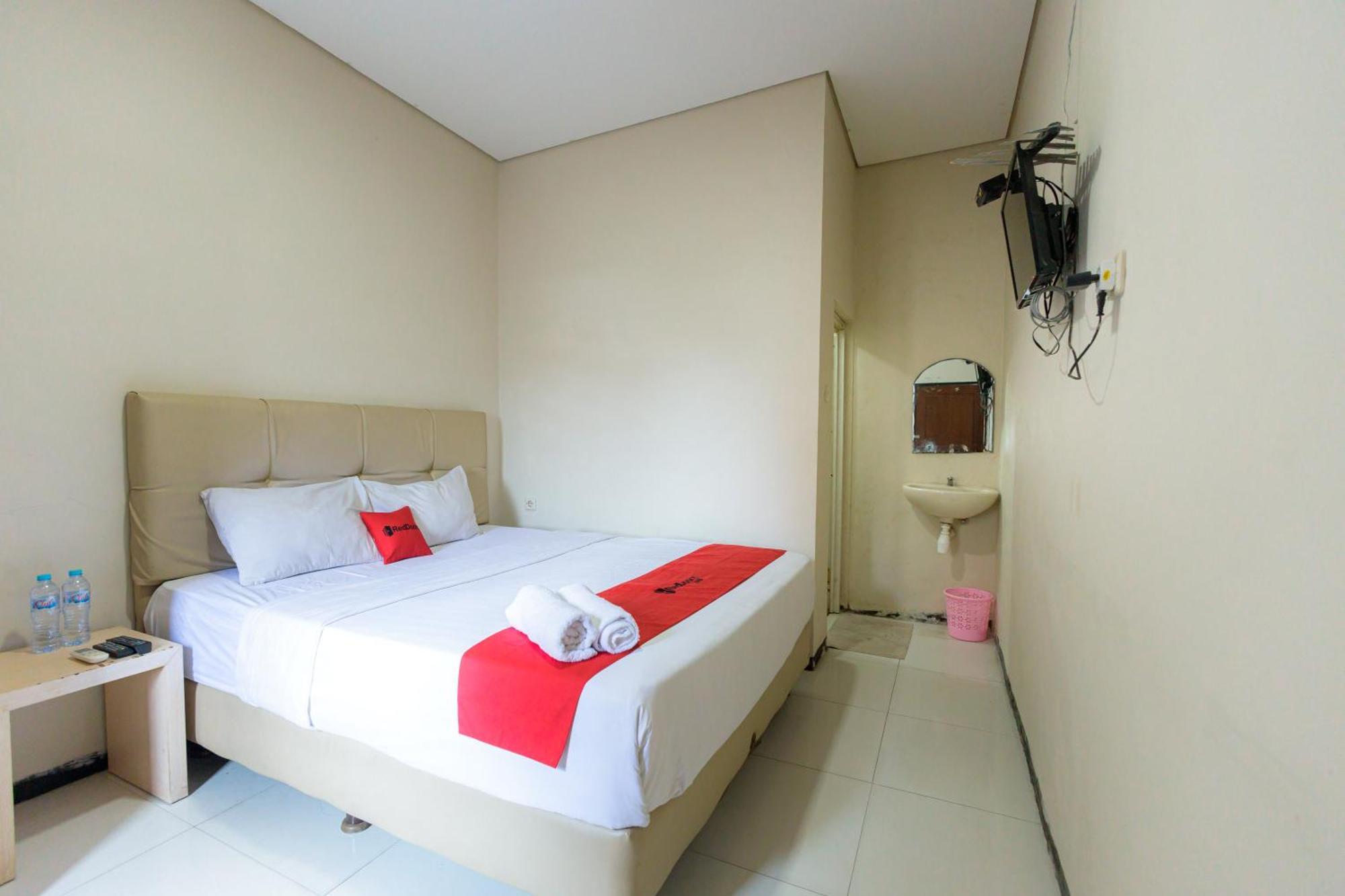 Reddoorz At Osuko Residence Sukomanunggal Jaya Surabaya Exterior foto