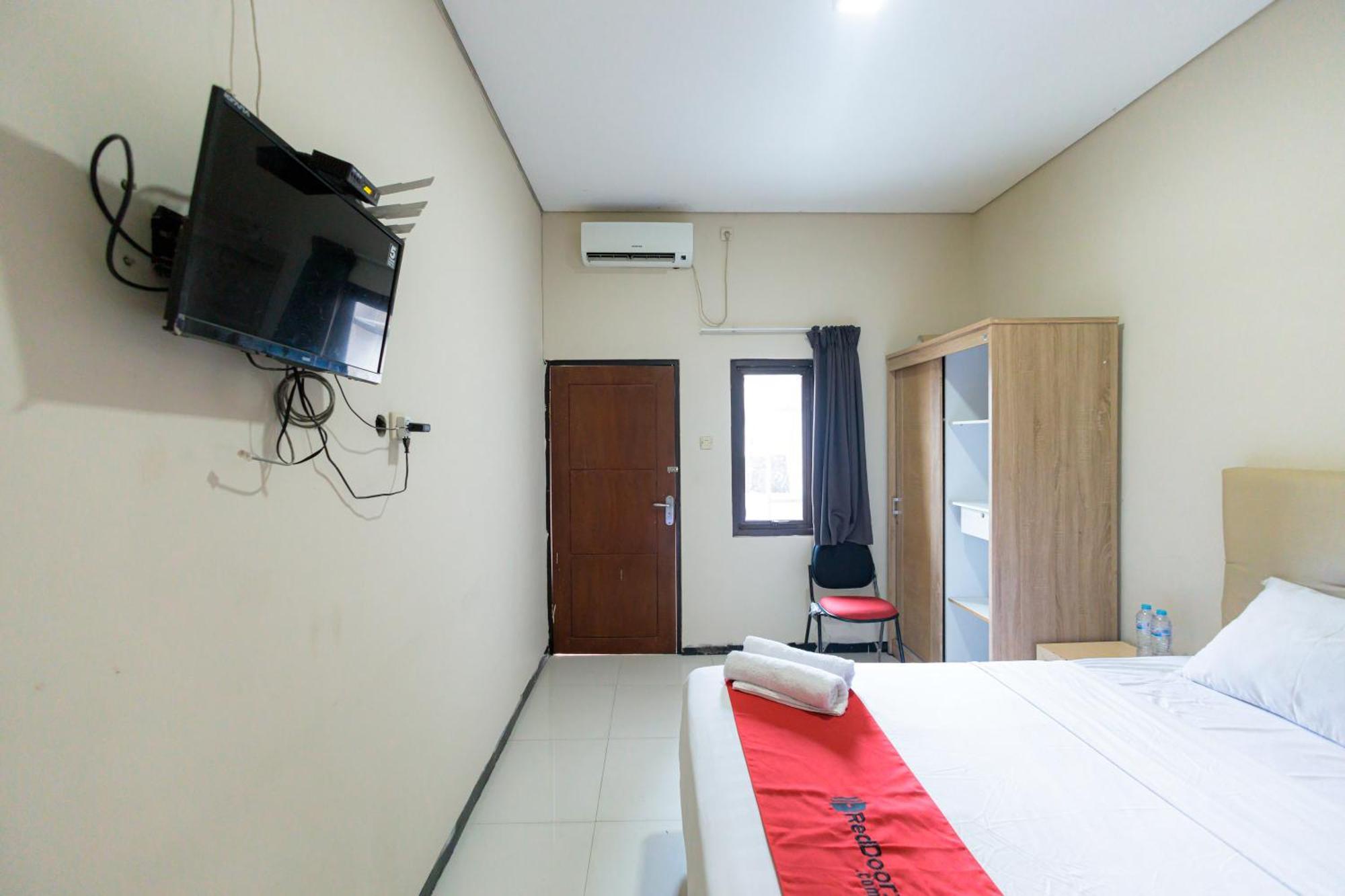 Reddoorz At Osuko Residence Sukomanunggal Jaya Surabaya Exterior foto