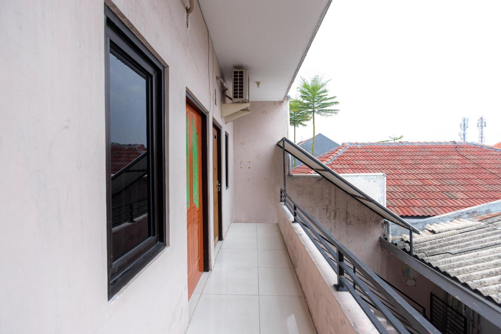 Reddoorz At Osuko Residence Sukomanunggal Jaya Surabaya Exterior foto