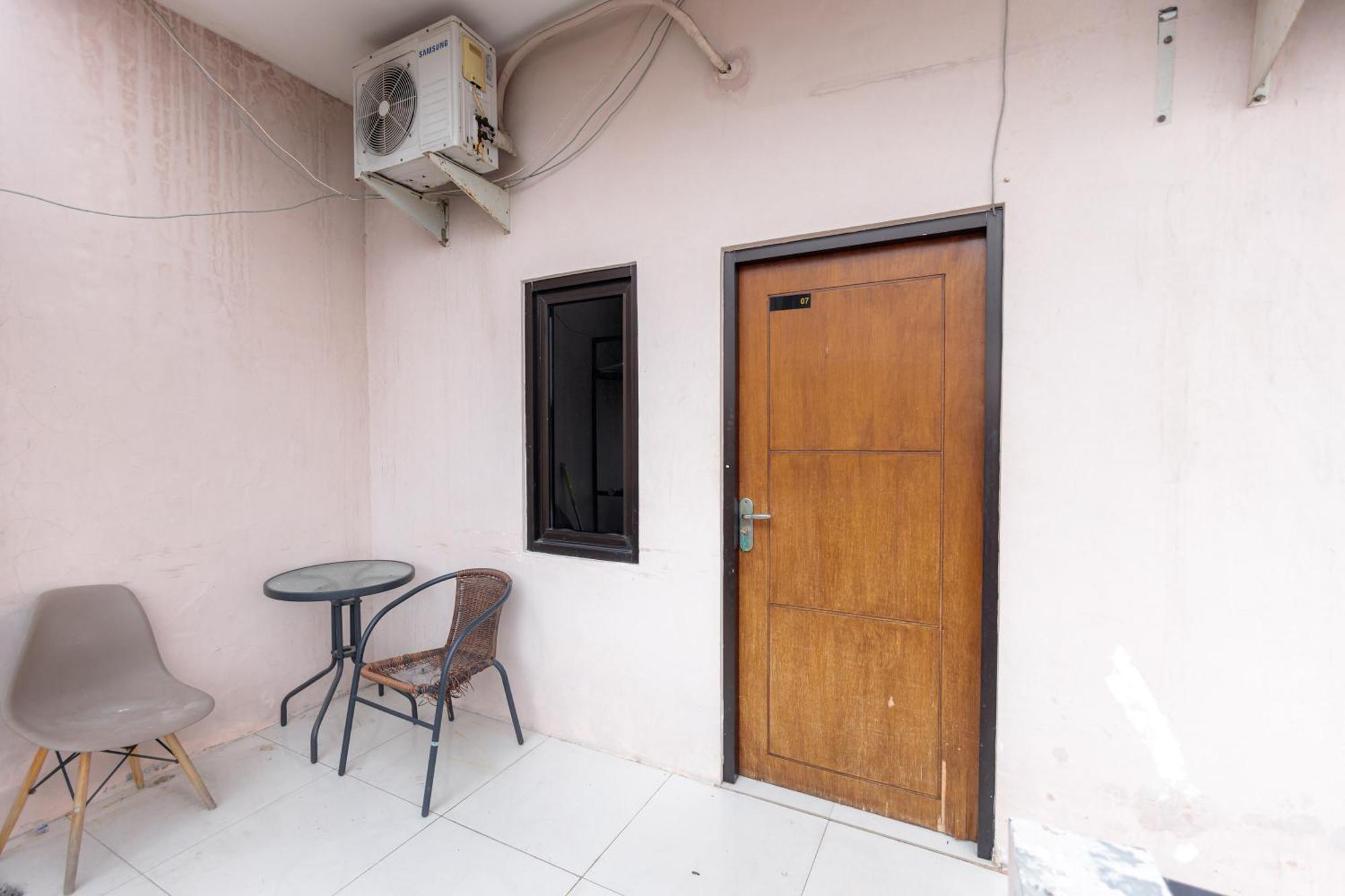 Reddoorz At Osuko Residence Sukomanunggal Jaya Surabaya Exterior foto